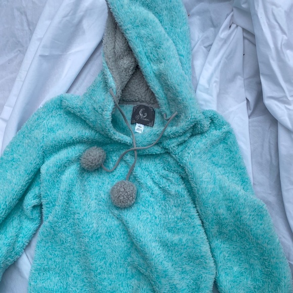 Matching pajama set. Super soft! - Picture 1 of 4